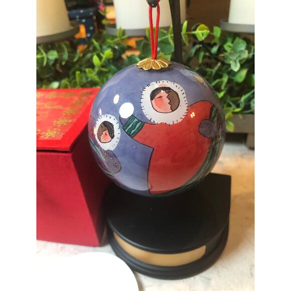 “Li Bien” One of a kind Christmas ornament. Eskimos skating hand-painted signed. - Picture 4 of 10